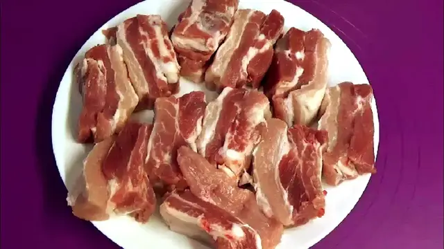 Вкусные нежные свиные ребрышки на сковороде  