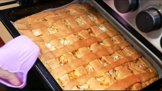 Песочный пирог с яблоками