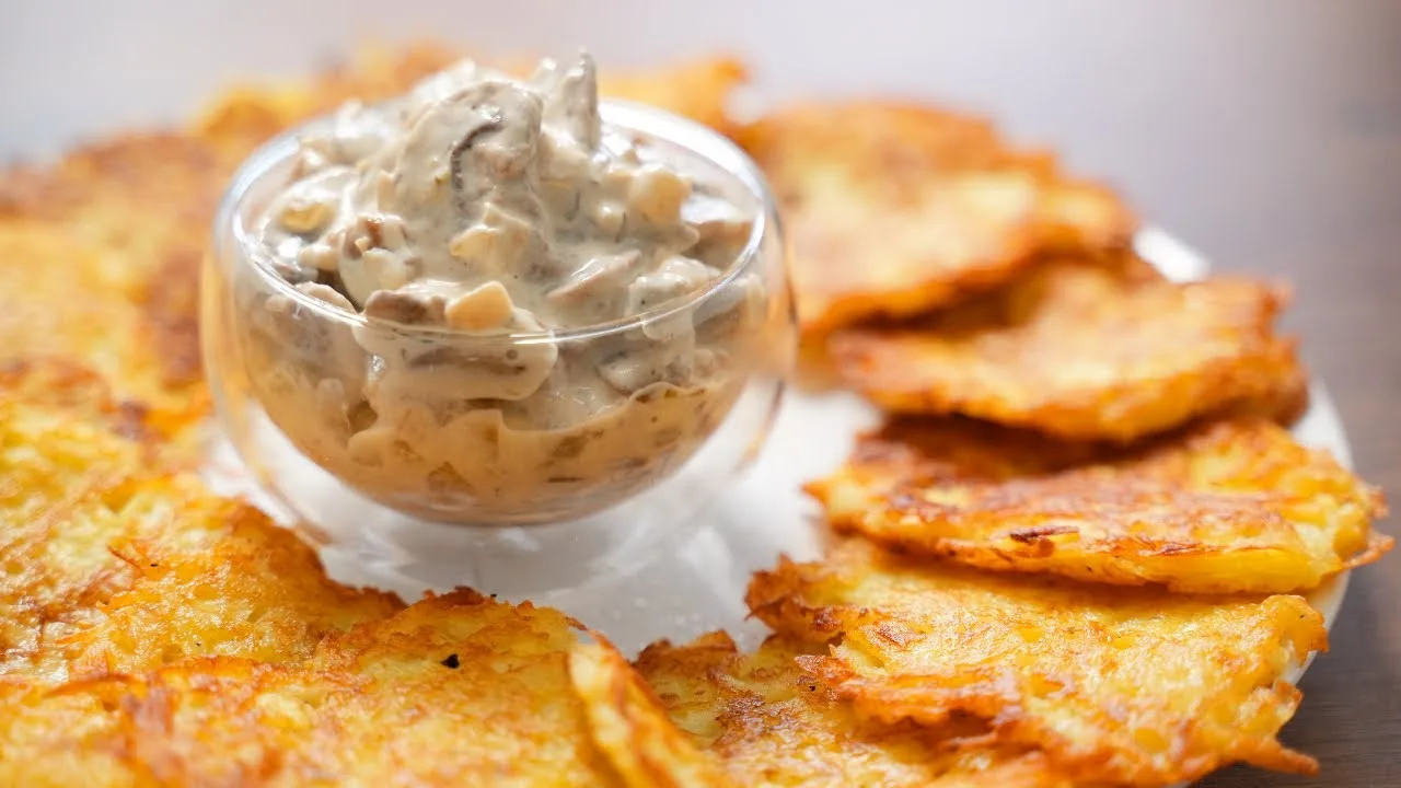 Драники из картошки с грибным соусом