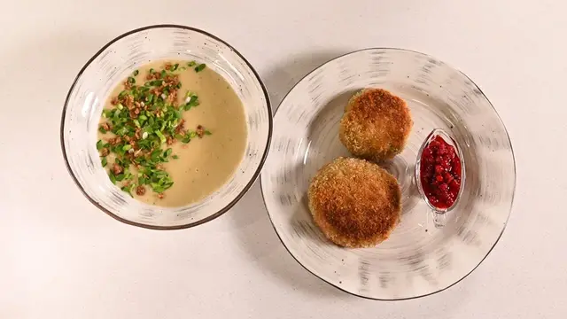 Котлеты из утки в хрустящей панировке с моченой брусникой