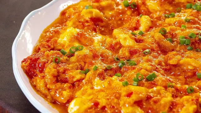 Помидоры жаренные с яйцами