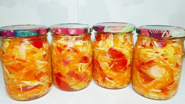 Простой салат с капустой на зиму