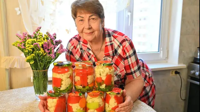 Быстрый и простой салат на зиму из маринованных овощей