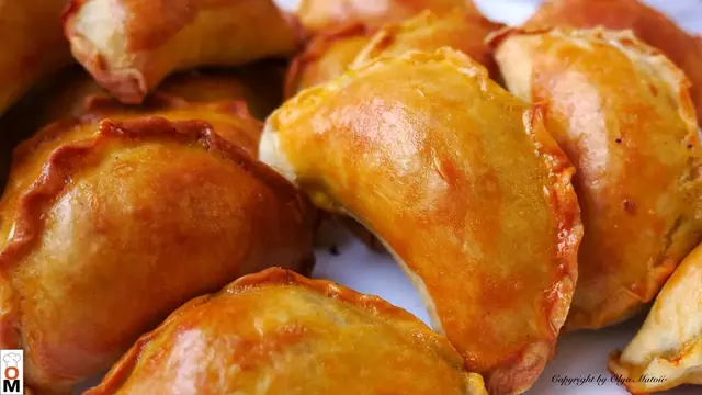 Домашние бездрожжевые пирожки с мясом