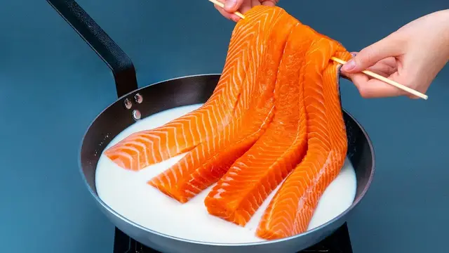 Лосось в сливочном соусе с овощами и пюре