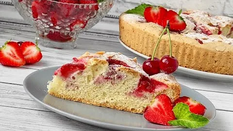 Летний пирог с клубникой