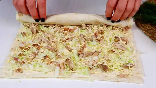 Сочный нежный рулет с капустой из лаваша