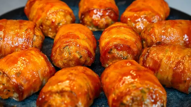 Сочные мясные рулетики с беконом и глазурью