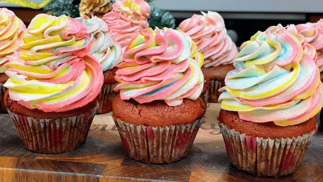 Вкусные праздничные капкейки