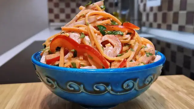 Салат с корейской морковью и ветчиной 