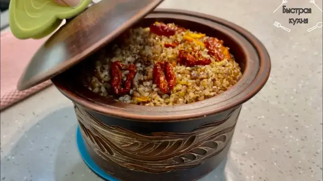 Куриная печёнка с овощами и гречкой