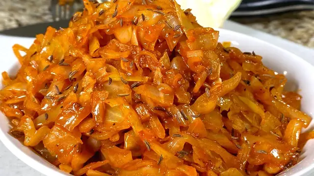 Вкусная тушеная капуста на сковороде