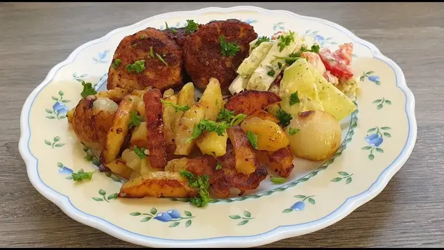 Котлеты по-деревенски с жареной картошкой