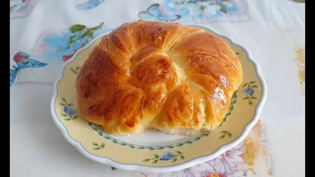 Слоенные дрожжевые булочки
