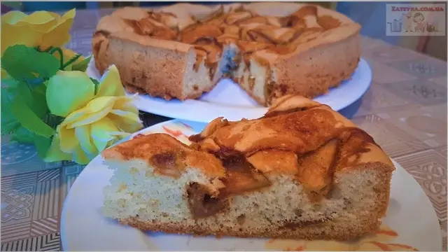 Пирог с карамелизованными яблоками