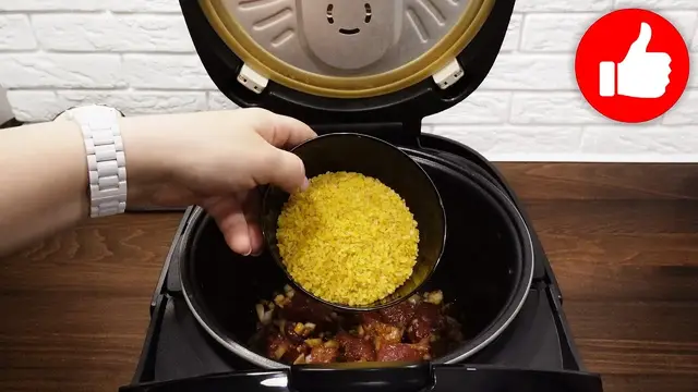Капусту с мясом и булгуром в мультиварке