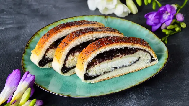 Нежнейший сдобный рулет с творогом и маком