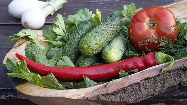 Летний овощной салат