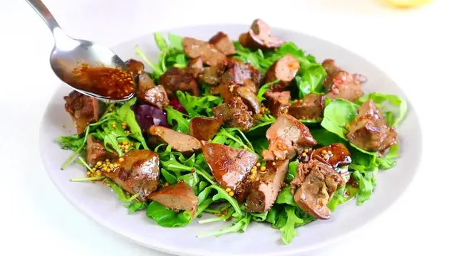 Вкуснейший салат с нежной куриной печенью