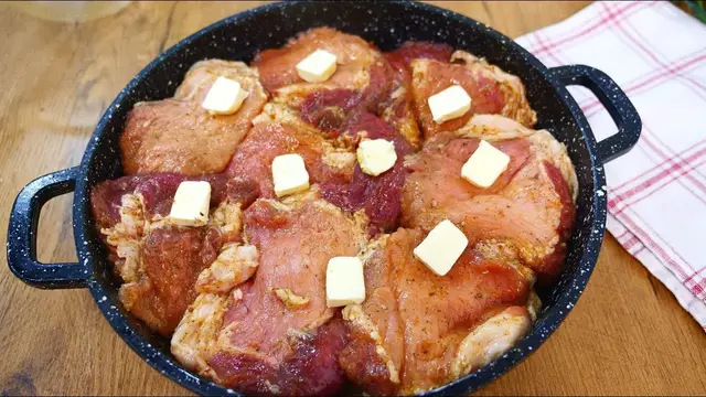 Свинина запеченная с картошкой в духовке