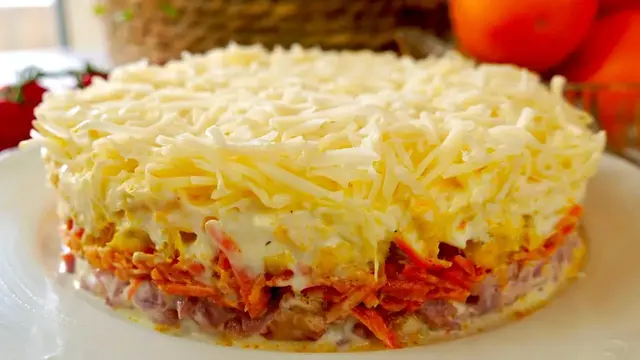 Очень простой праздничный салат с мясом и апельсинами