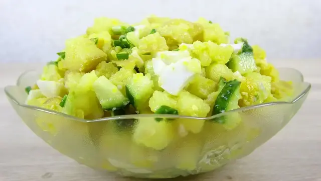 Рецепт салата из картофеля с черемшой и яйцами