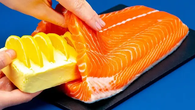Лосось с грибами, шпинатом и сливочным пюре