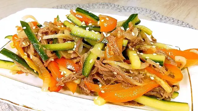 Огуречный салат с мясом по-корейски