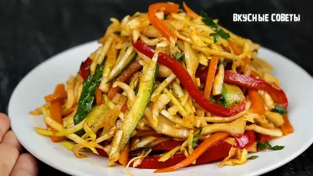 Салат с капустой и огурцами 