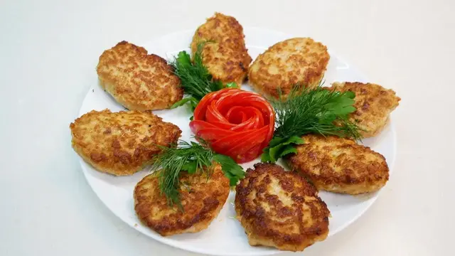 Мясные оладьи на обед