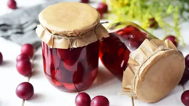 Маринованная красная алыча