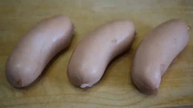 Вкусная мини пицца с сардельками