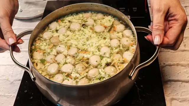 Вкусный суп с фрикадельками и лапшой 