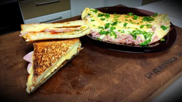 Омлет с ветчиной и сыром