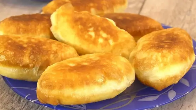 Пирожки с брусникой за 5 минут