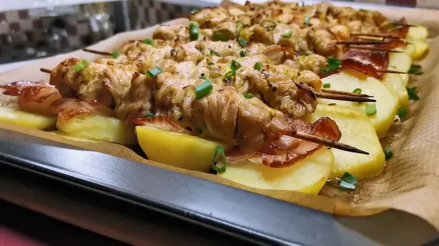 Индейка запечённая на картошке 