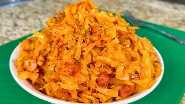 Вкусная тушеная капуста на сковороде