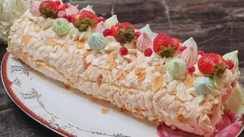 Вкусный меренговый рулет