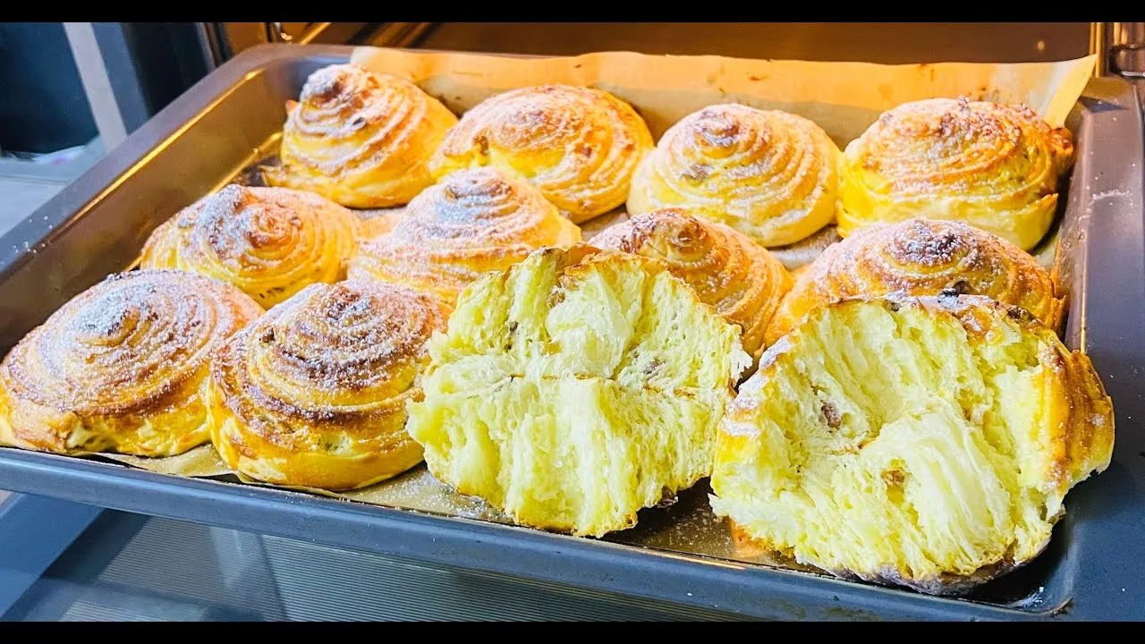Чудесные сдобные булочки с творожной начинкой и изюмом