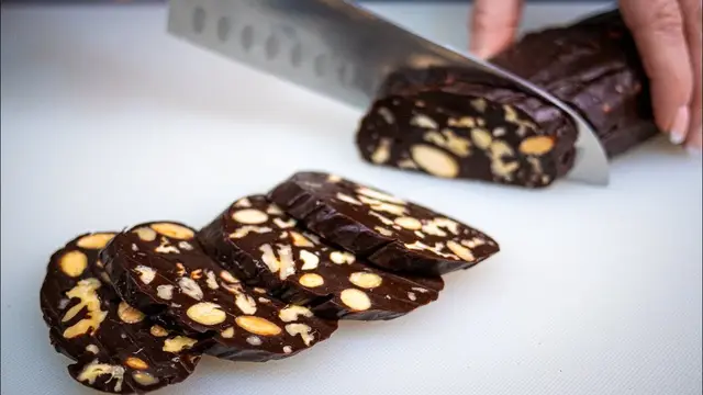 Сладкая колбаска с орешками