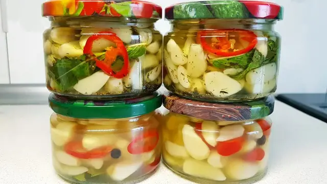Вкусные заготовки на зиму из чеснока