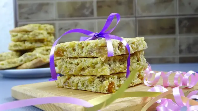 Печенье с грецкими орехами и изюмом