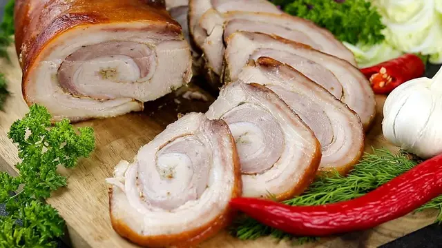 Закусочный рулетик из свинины