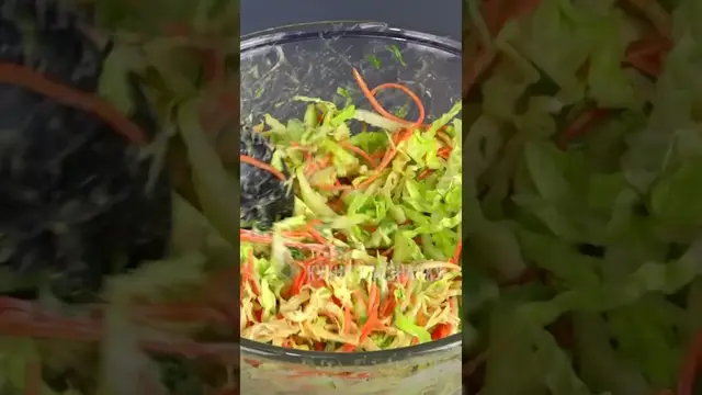 Лёгкий салат с пекинской капусты, курицы и моркови по-корейски