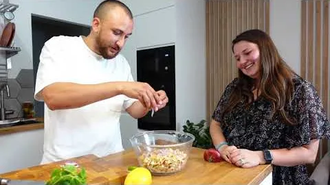 Салат из тофу с рисовой посыпкой