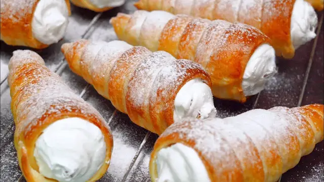 Вкуснейшие слоеные трубочки с белковым кремом