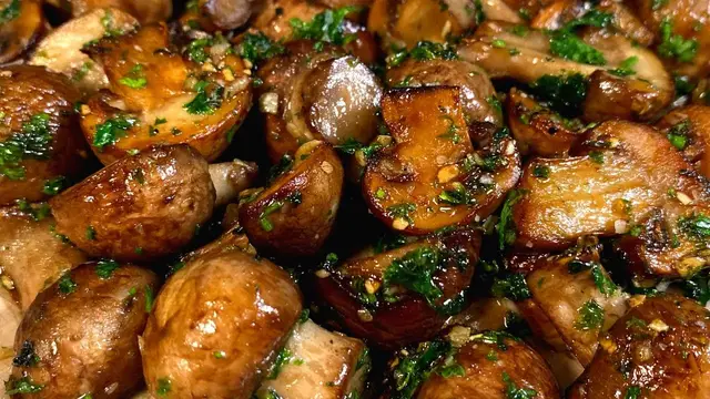 Жаренные грибы с чесноком 