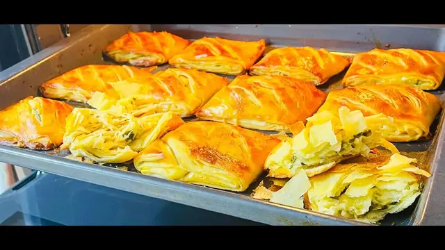 Пышные булочки с сыром и зелёным луком