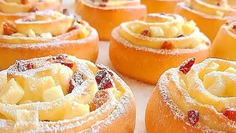 Булочки с яблоками и изюмом