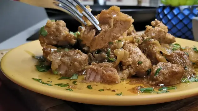 Вкусная свинина на сковороде